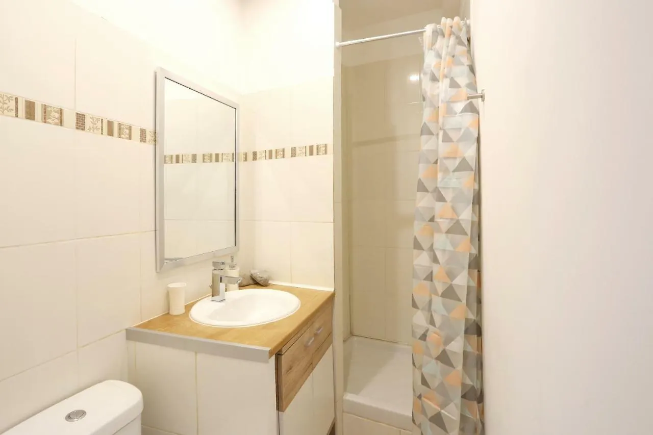 Gregbnb - T2 Cosy Et Design - Parking Inclus - Wifi - 15Min Gare Toulon 0*,  France